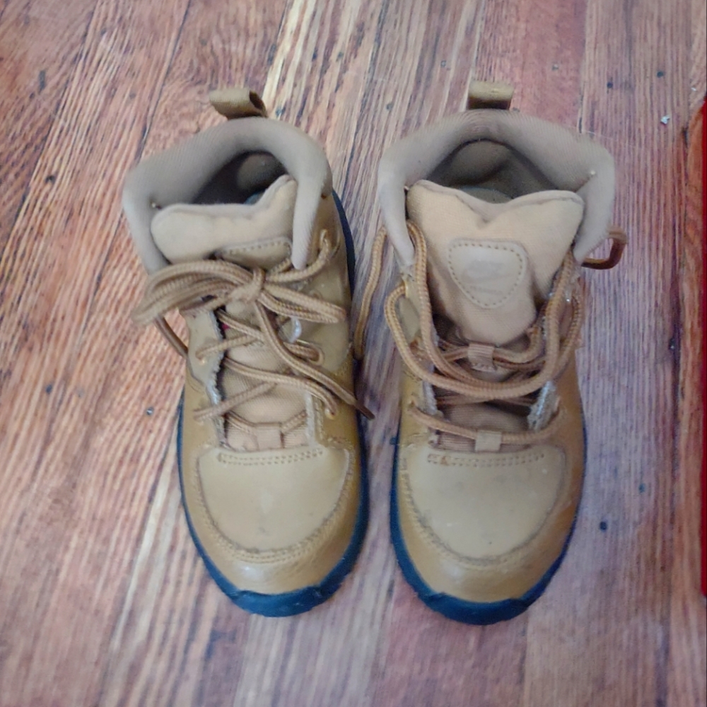 Nike boots for toddlers